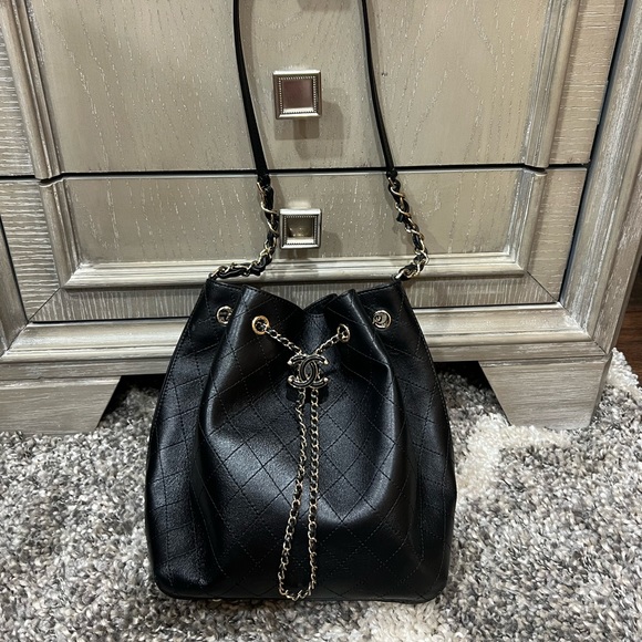 Chanel calfskin bucket/drawstring bag - Picture 1 of 9